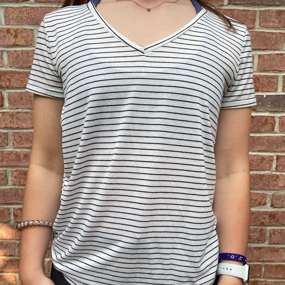 Mudd Black and White Striped V-neck Large T-shirt